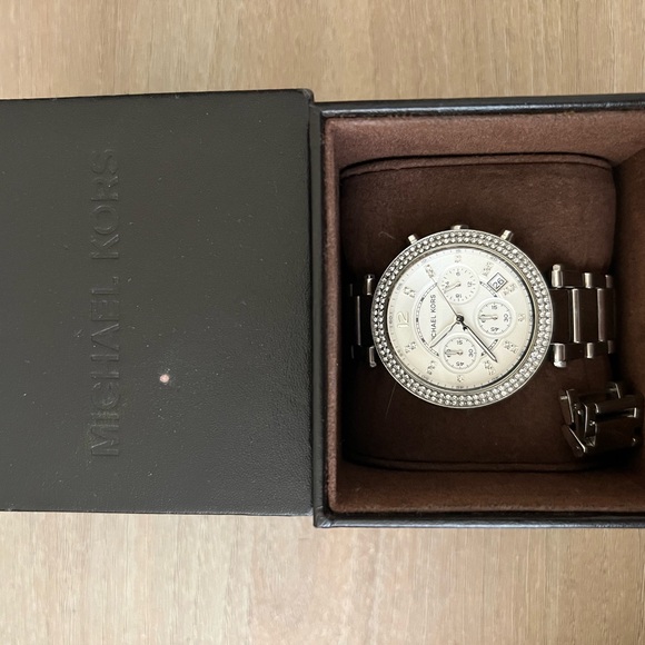 Authentic Michael Kors Watch - Picture 4 of 4